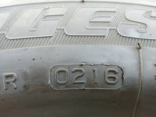 ขายยาง225/55R17 บริดจสโตน รันแฟลต ปี16 ดอกยางหนาสวยสดไม่มีปะ จำนวน 1 ชุด ขายยาง225/55R17 บริดจสโตน รันแฟลต ปี16 ดอกยางหนาสวยสดไม่มีปะ จำนวน 1 ชุด