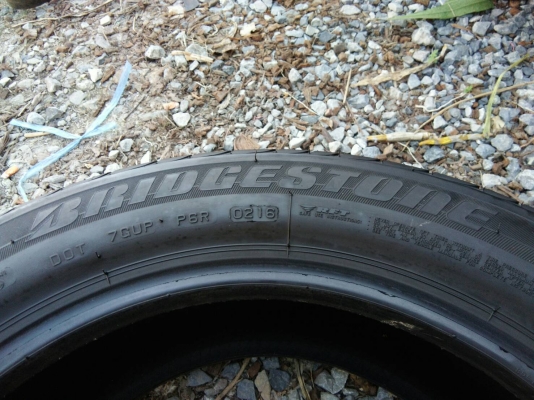 ขายยาง225/55R17 บริดจสโตน รันแฟลต ปี16 ดอกยางหนาสวยสดไม่มีปะ จำนวน 1 ชุด