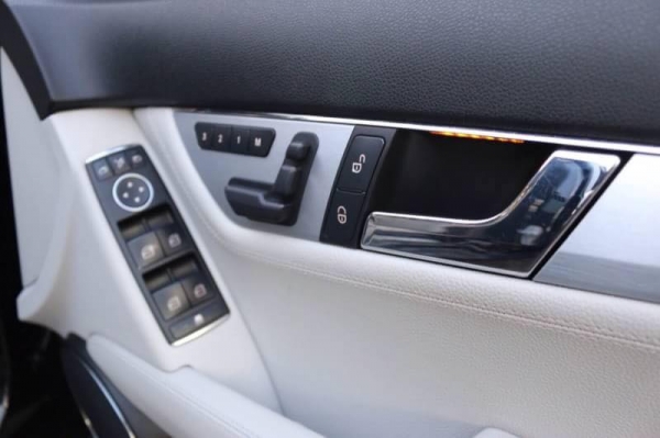 Benz C250 Cgi 1.8turbo ปี2011