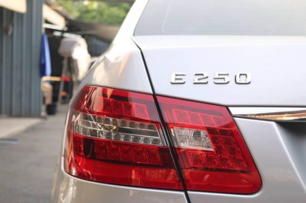 Benz w212 E250 AMG Package ปี2011