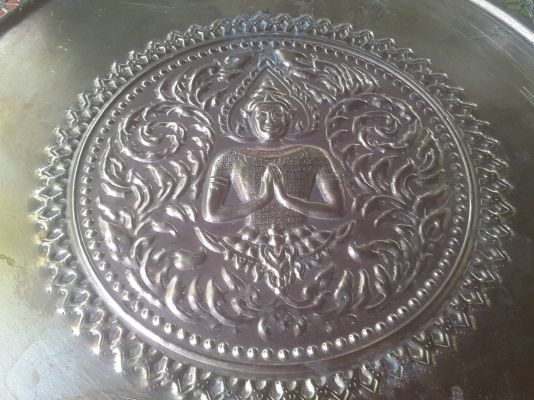 ถาดทองเหลือง 18 นิ้ว ลายเทพพนม สวยๆๆใบละ 2,500 มี 2 ใบ ถาดทองเหลือง 18 นิ้ว ลายเทพพนม สวยๆๆใบละ 2,500 มี 2 ใบ