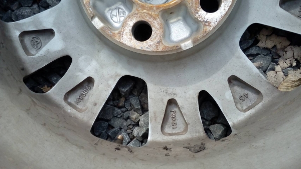 ล้อแม็ก TOYOTA Innova แม็กแท้ติดรถสวยๆ แทบไม่มีรอย ไม่มีดุ้ง