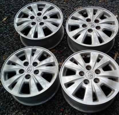 ล้อแม็ก TOYOTA Innova แม็กแท้ติดรถสวยๆ แทบไม่มีรอย ไม่มีดุ้ง