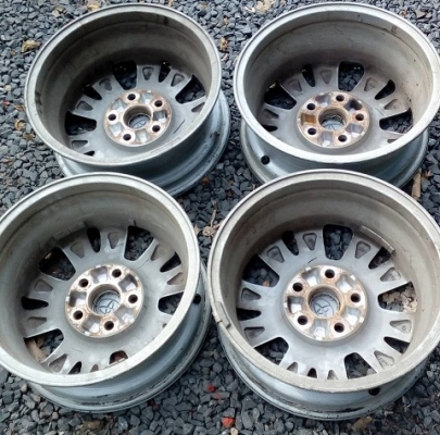 ล้อแม็ก TOYOTA Innova แม็กแท้ติดรถสวยๆ แทบไม่มีรอย ไม่มีดุ้ง