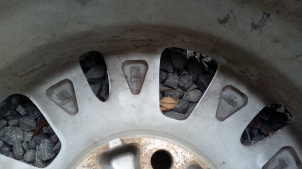 ล้อแม็ก TOYOTA Innova แม็กแท้ติดรถสวยๆ แทบไม่มีรอย ไม่มีดุ้ง