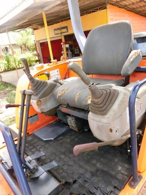 ขายรถขุด ยี่ห้อ: HITACHI แบบ: EX-25 ราคา 285,000 บาท (ต่อรองได้)   เครื่อง3สูบ ช่วงล่างแน่น100\% แทรกเหล็ก รถเก่านอกแท้ญี่ปุ่น  มีเอกสารใบอินวอย ไม่เคยใช้งานในไทย100\% รถพร้อมใช้งาน สนใจติดต่อ : โทร 099-907-9273 กิ๊ก กมลชนก , โทร 099-907-3356 ช่างบัง