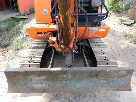 ขายรถขุด ยี่ห้อ: HITACHI แบบ: EX-25 ราคา 285,000 บาท (ต่อรองได้)   เครื่อง3สูบ ช่วงล่างแน่น100\% แทรกเหล็ก รถเก่านอกแท้ญี่ปุ่น  มีเอกสารใบอินวอย ไม่เคยใช้งานในไทย100\% รถพร้อมใช้งาน สนใจติดต่อ : โทร 099-907-9273 กิ๊ก กมลชนก , โทร 099-907-3356 ช่างบัง