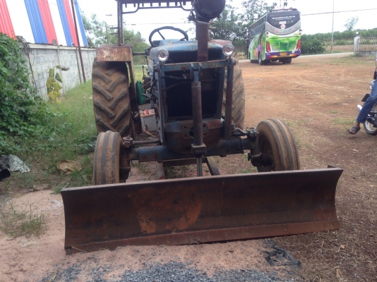 ขายรถไถFord68สภาพสวยพร้อมใช้ติดต่อ อ๊อฟ พิจิตร 086-737-9991