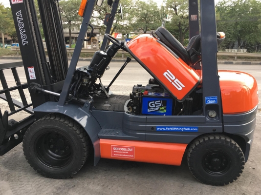 ขายรถโฟล์คลิฟท์ตักยางพาราตักทะลายปาล์ม