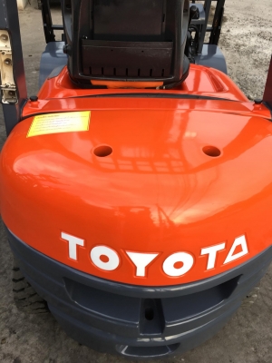 ขายรถโฟล์คลิฟท์ตักยางพาราตักทะลายปาล์ม