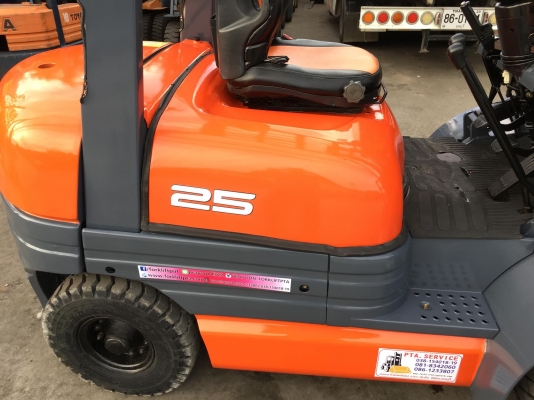 ขายรถโฟล์คลิฟท์ตักยางพาราตักทะลายปาล์ม