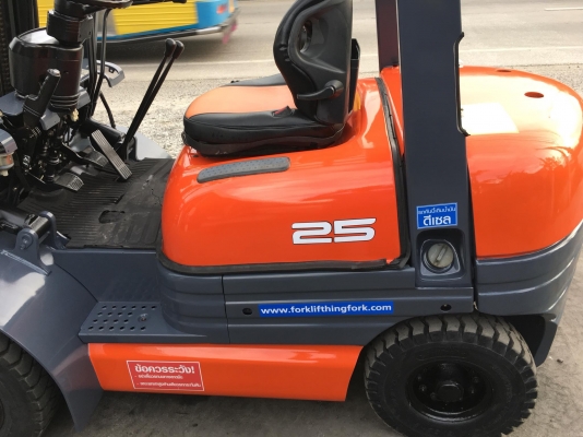 ขายรถโฟล์คลิฟท์ตักยางพาราตักทะลายปาล์ม