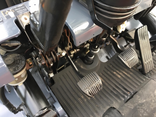 ขายรถโฟล์คลิฟท์ตักยางพาราตักทะลายปาล์ม