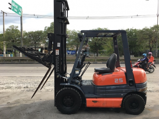 ขายรถโฟล์คลิฟท์ตักยางพาราตักทะลายปาล์ม