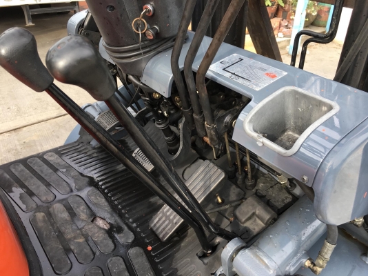 ขายรถโฟล์คลิฟท์ตักยางพาราตักทะลายปาล์ม