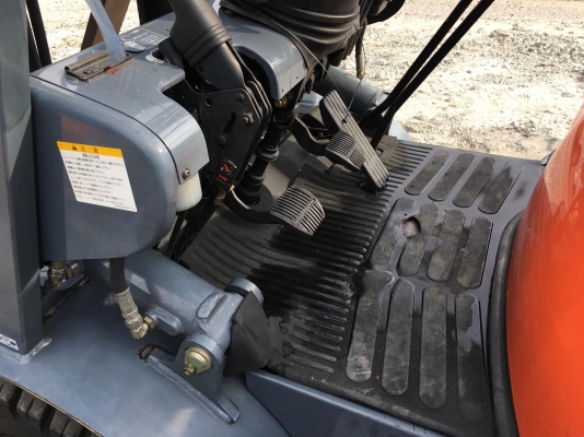 ขายรถโฟล์คลิฟท์ตักยางพาราตักทะลายปาล์ม