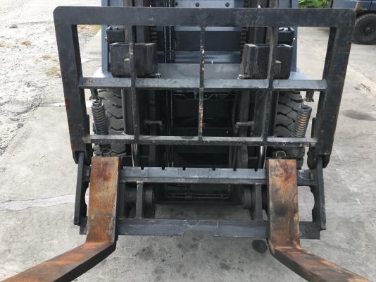 ขายรถโฟล์คลิฟท์ตักยางพาราตักทะลายปาล์ม