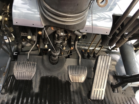 ขายรถโฟล์คลิฟท์ตักยางพาราตักทะลายปาล์ม