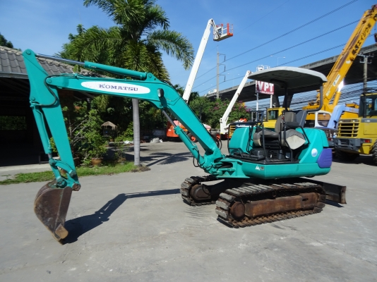 รถขุด PC30-7