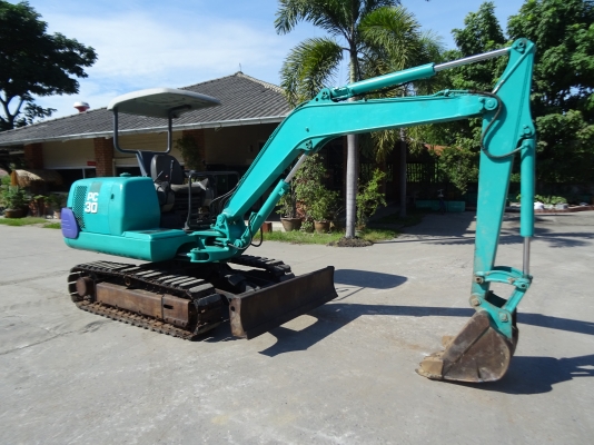 รถขุด PC30-7
