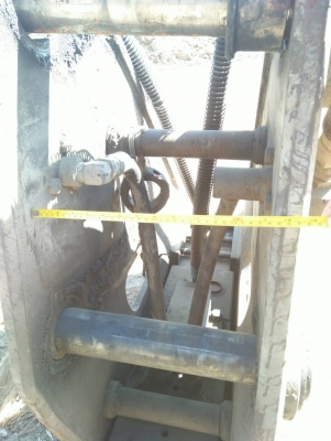 ขายหัวเจาะ TNB 14 เก่านอก  สลัก 80 มิล ซอกแขน 34 เซน ใช้สำหรับรถขุด 200 ขายราคา150,000 บาท