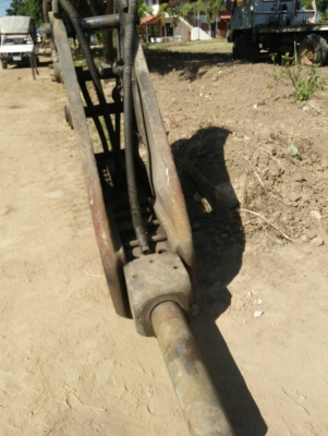 ขายหัวเจาะ TNB 14 เก่านอก  สลัก 80 มิล ซอกแขน 34 เซน ใช้สำหรับรถขุด 200 ขายราคา150,000 บาท