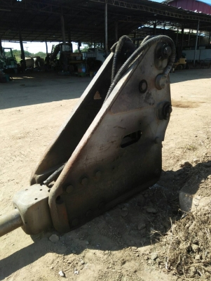 ขายหัวเจาะ TNB 14 เก่านอก  สลัก 80 มิล ซอกแขน 34 เซน ใช้สำหรับรถขุด 200 ขายราคา150,000 บาท