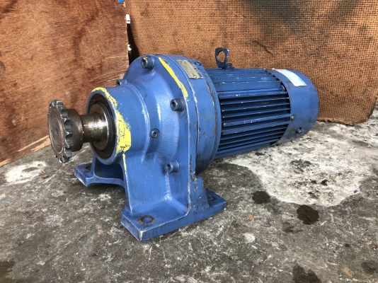 ขายมอเตอร์เกียร์ Cycro drive Sumitomo 2HP. 380V อัตราทด 1:43 มีระบบเบรคในตัว สภาพสวยมาก หมุนนิ่ม พร้อมใช้งาน