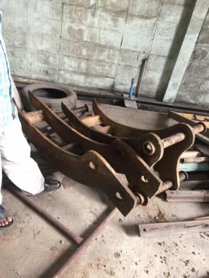 ขายตัวครีบไม้วัสดุ และบุ้งกี้ขุด ร่องน้ำ