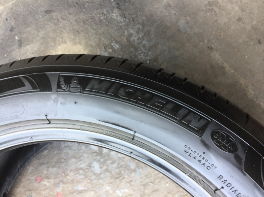 ยาง MICHELIN 225-50-17 ปี 16 ครบชุด 4 เส้น 5500 สภาพสวยๆไม่มีปะไม่บวมไม่กินข้าง ดอกยางเหลือเยอะเอาไป ยาง MICHELIN 225-50-17 ปี 16 ครบชุด 4 เส้น 5500 สภาพสวยๆไม่มีปะไม่บวมไม่กินข้าง ดอกยางเหลือเยอะเอาไป