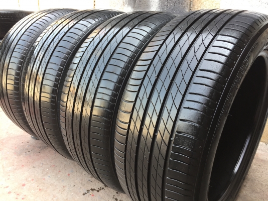 ยาง MICHELIN 225-50-17 ปี 16 ครบชุด 4 เส้น 5500 สภาพสวยๆไม่มีปะไม่บวมไม่กินข้าง ดอกยางเหลือเยอะเอาไป