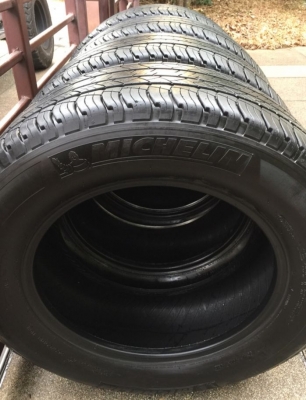 ยาง Michelin 265 60 18 ปี17 ดอกเต็ม ไม่มีปะ เนื้อนิ่มๆ ใช้ยาว ราคาไม่แพง ยาง Michelin 265 60 18 ปี17 ดอกเต็ม ไม่มีปะ เนื้อนิ่มๆ ใช้ยาว ราคาไม่แพง