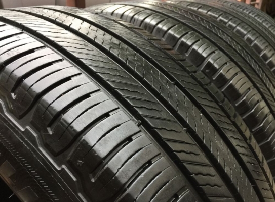 ยาง Michelin 265 65 17 ปลายปี16 ดอกเต็ม เนื้อนิ่มๆ ใช้ยาว ราคาไม่แพง ยาง Michelin 265 65 17 ปลายปี16 ดอกเต็ม เนื้อนิ่มๆ ใช้ยาว ราคาไม่แพง