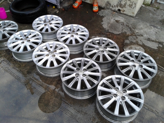 แม็ก Toyota New Vios ขอบ 15-4-100 สภาพสวยเดิม ไม่คดไม่ดุ้ง  ราคา 4 วง 4,000 บาท