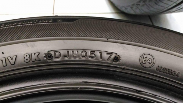 ยางเปอร์เซ็นต์คัดสภาพ Bridgestone Turanza GR100 205/55/16 ผลิตปี 2017 ยางสวย ดอกหนาๆ ไม่คลื่น ไม่กิน