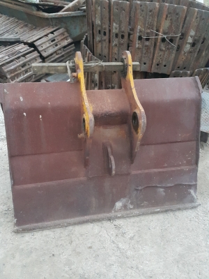 บุ้งกี๋ PC60 ของเก่านอก ใช้ตักหิน ตักทราย ตักเลน ใส่ได้หลายรุ่น