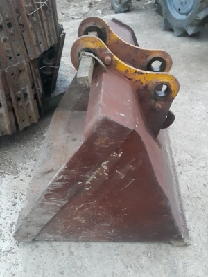 บุ้งกี๋ PC60 ของเก่านอก ใช้ตักหิน ตักทราย ตักเลน ใส่ได้หลายรุ่น