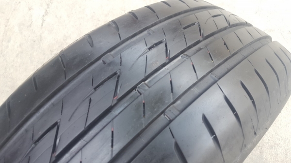 ขายยาง215/60/16 ปี 15 BRIDGESTONE EP200 4 เส้น