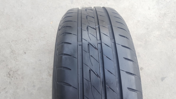 ขายยาง215/60/16 ปี 15 BRIDGESTONE EP200 4 เส้น