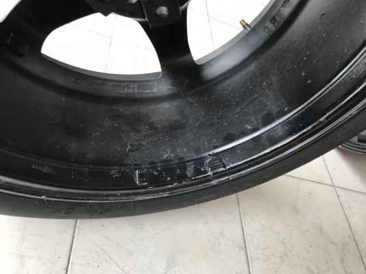 ขาย แม็ก 17X8 5รู 114 พร้อมยาง 2 วง สนใจ 0850448320 ขาย แม็ก 17X8 5รู 114 พร้อมยาง 2 วง สนใจ 0850448320