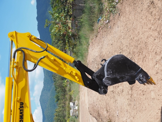 330,000บาท เก่านอกKOMATSU PC30FR-1 ยังไม่เคยใช้งานในไทย มีไลน์เจาะ ปั้มนิ้ว