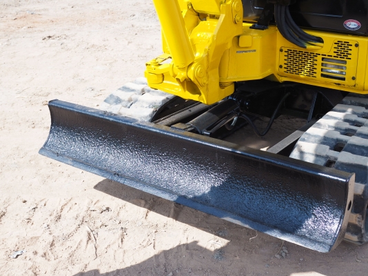 330,000บาท เก่านอกKOMATSU PC30FR-1 ยังไม่เคยใช้งานในไทย มีไลน์เจาะ ปั้มนิ้ว