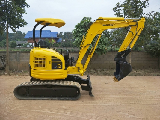 330,000บาท เก่านอกKOMATSU PC30FR-1 ยังไม่เคยใช้งานในไทย มีไลน์เจาะ ปั้มนิ้ว