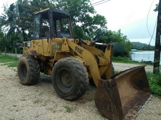 รถตัก CAT 910E. สนใจติดต่อ 081 - 6079515