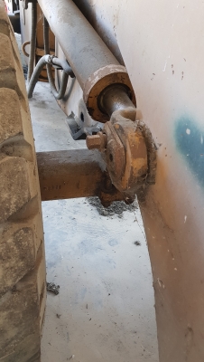 รถตักยี่ห้อโคมัสสุรุ่น 520 แบบ 2 เพลา ต่อบุ๋นกี่เรียบร้อยแล้ว ใช้งานได้ปกติ