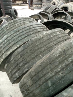 ยางเลเดียล 295/80R22.5 ราคาเส้นละ 1800 บาท