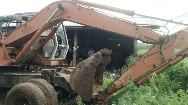 รถแบ็คโฮ120ล้อยาง WH04 สภาพต้องช่อมระบบเฟีองส่งกำลัง อยู่ระหว่างเกียร์ไปหาเสื้อเฟีองขับล้อ อย่าอื่นใช้งานได้ อยู่ขอนแก่น ราคา 175,000บ. สนใจ 0835601591 หรือ 0903494058 รถแบ็คโฮ120ล้อยาง WH04 สภาพต้องช่อมระบบเฟีองส่งกำลัง อยู่ระหว่างเกียร์ไปหาเสื้อเฟีองขับล้อ อย่าอื่นใช้งานได้ อยู่ขอนแก่น ราคา 175,000บ. สนใจ 0835601591 หรือ 0903494058