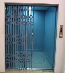 ลิฟท์ผู้พิการหรือผู้สูงอายุ