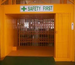 ลิฟท์ผู้พิการหรือผู้สูงอายุ