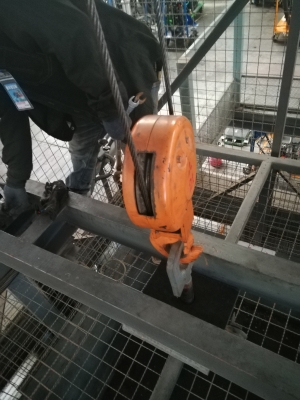 ลิฟท์ผู้พิการหรือผู้สูงอายุ